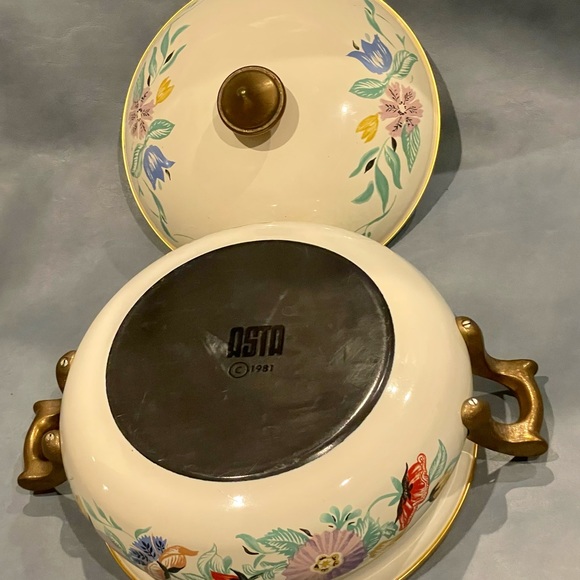 Asta Vintage 7” Dutch oven w/flower print & brass handles never used like new - Picture 5 of 6